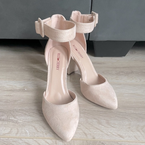 Suede heels - Picture 1 of 2